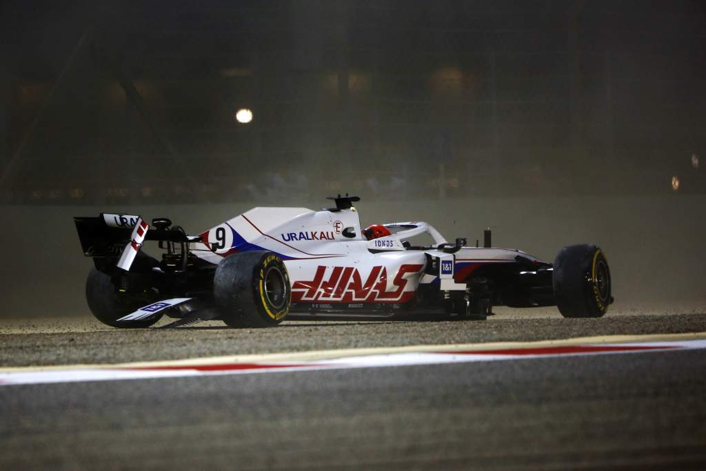 Nikita Mazepin stürzt Haas Bahrain GP F1