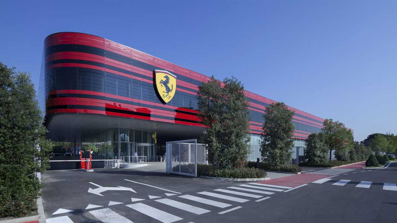 20132-scuderia-ferrari-new-f1-simulator.jpg