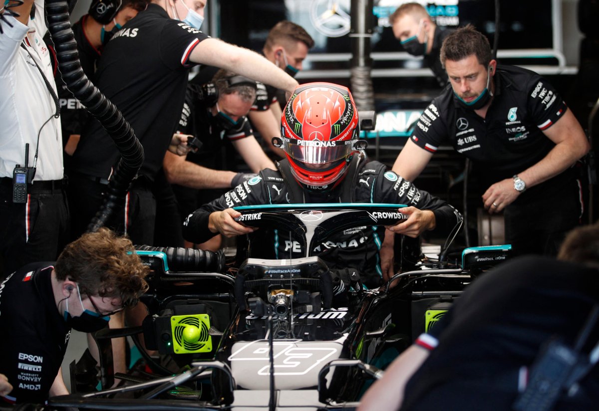 George Russell presents new uniform at the beginning of his Mercedes F1 era
