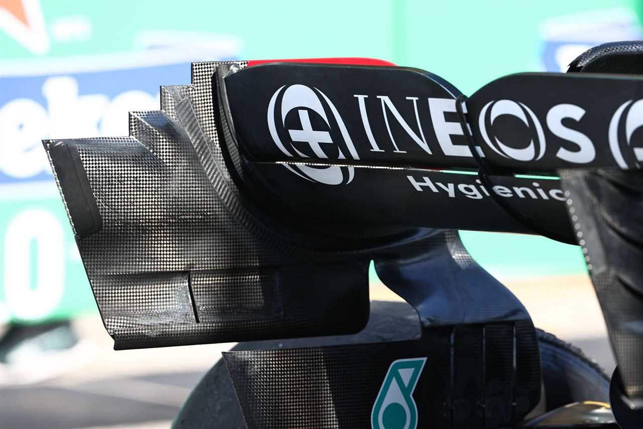 F1 Grand Prix of Brazil - The allegedly illegitimate rear wing on Lewis Hamilton's Mercedes