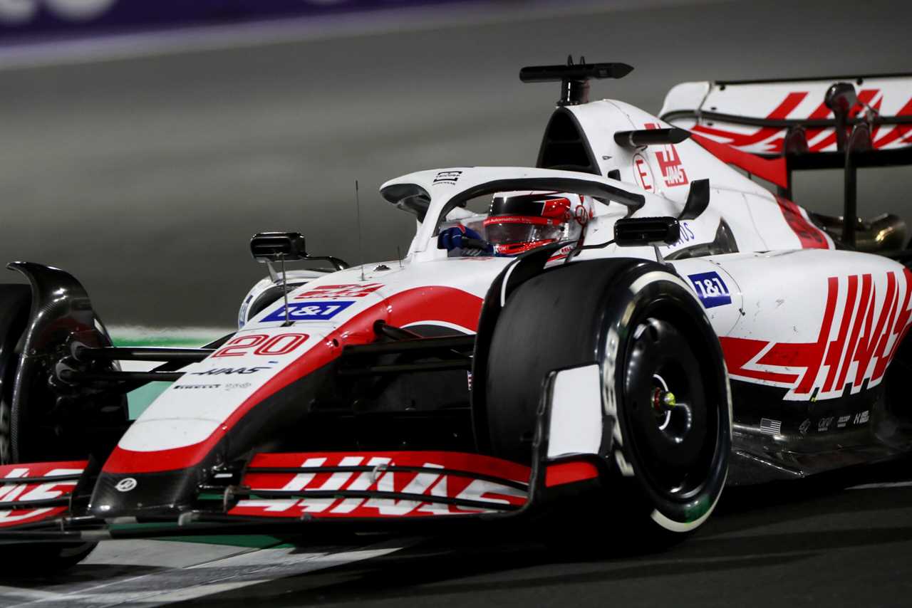 JEDDAH STREET CIRCUIT, SAUDI ARABIA - MARCH 27: Kevin Magnussen, Haas VF-22 during the Saudi Arabian GP at Jeddah Street Circuit on Sunday March 27, 2022 in Jeddah, Saudi Arabia. (Photo by Steven Tee / LAT Images)