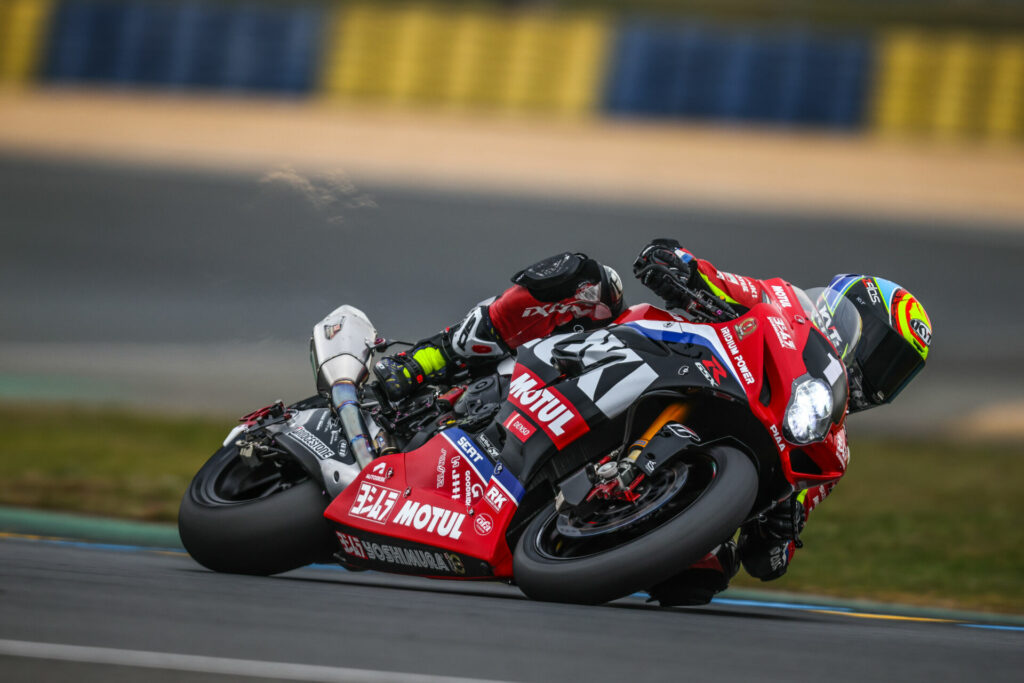 Xavier Simeon (1) at speed on the Yoshimura SERT Motul Suzuki GSX-R1000. Photo courtesy Team Suzuki Press Office. 