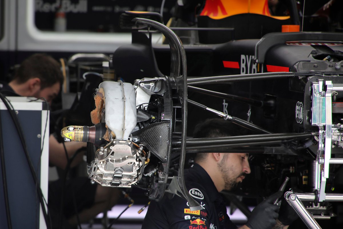 Red Bull Racing RB18 front suspension 