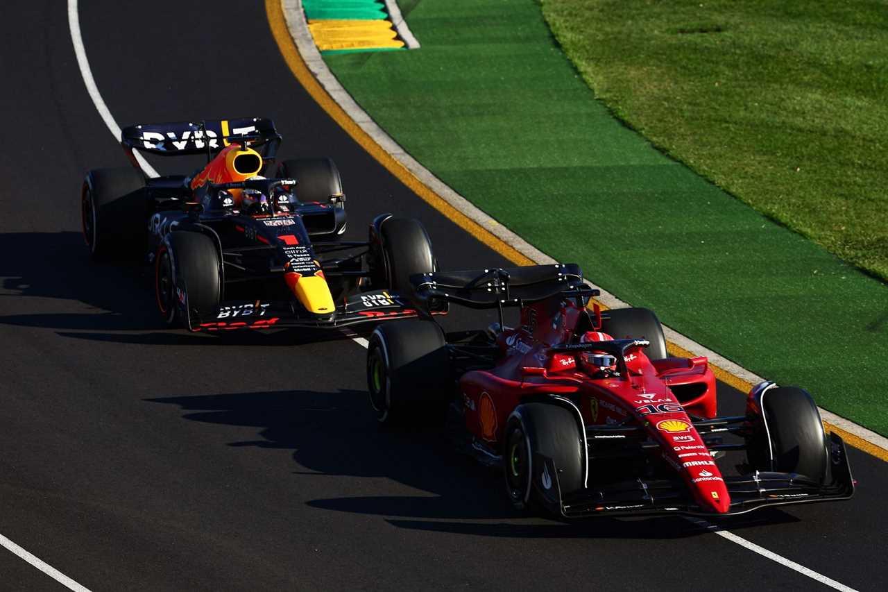 Red Bull's Max Verstappen (left) chases Ferrari's Charles Leclerc during the 2022 F1 Australian GP (Photo by Mark Thompson/Getty Images)