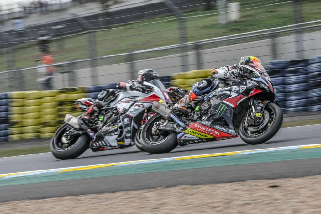 BMW Motorrad World Endurance Team (bike closest to the camera). Photo courtesy EWC Press Office.