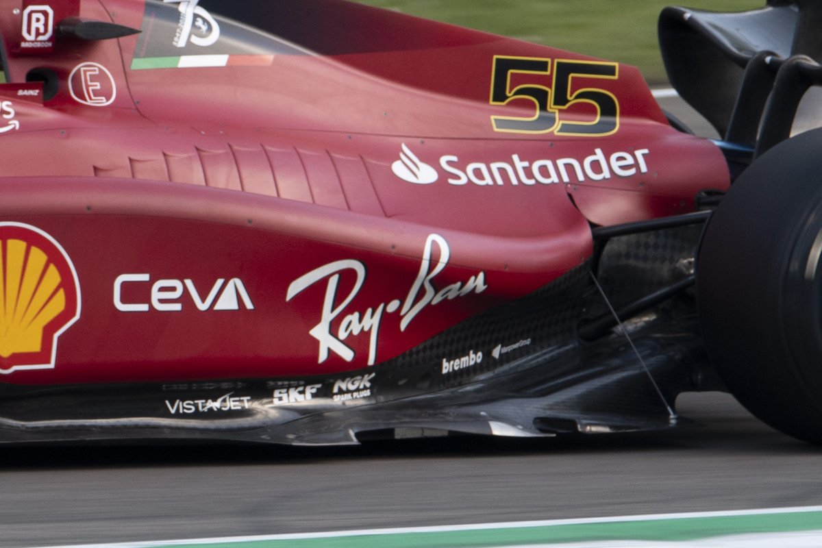 Carlos Sainz, Ferrari F1-75, floor detail