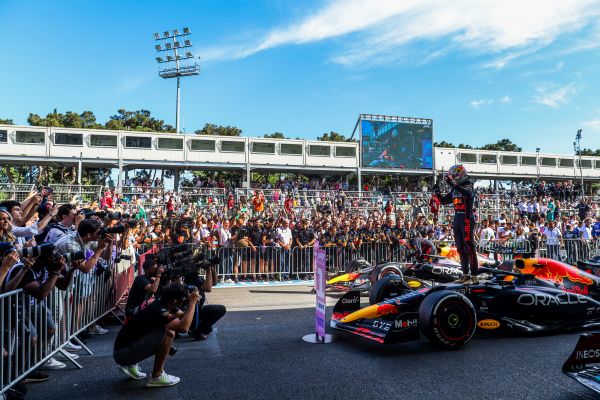 Oracle Red Bull Racing Azerbaijan GP race : 1-2 victory in Baku