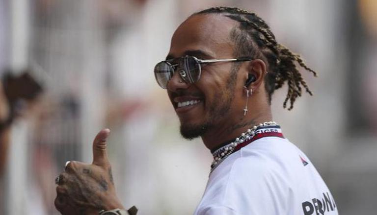 Lewis Hamilton removes nose stud