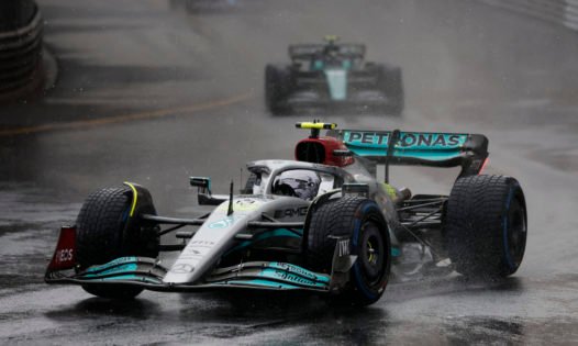 “You Have One Job”: F1 Fans Blast Mercedes as 4.1s Nightmare Strikes Again For Lewis Hamilton