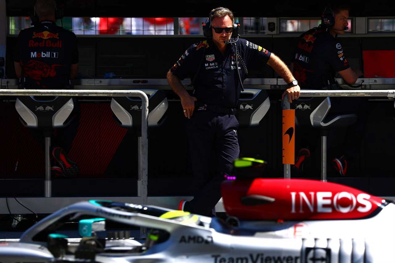 Red Bull boss Christian Horner looks at Lewis Hamilton's Mercedes W13 at the 2022 Azerbaijan GP