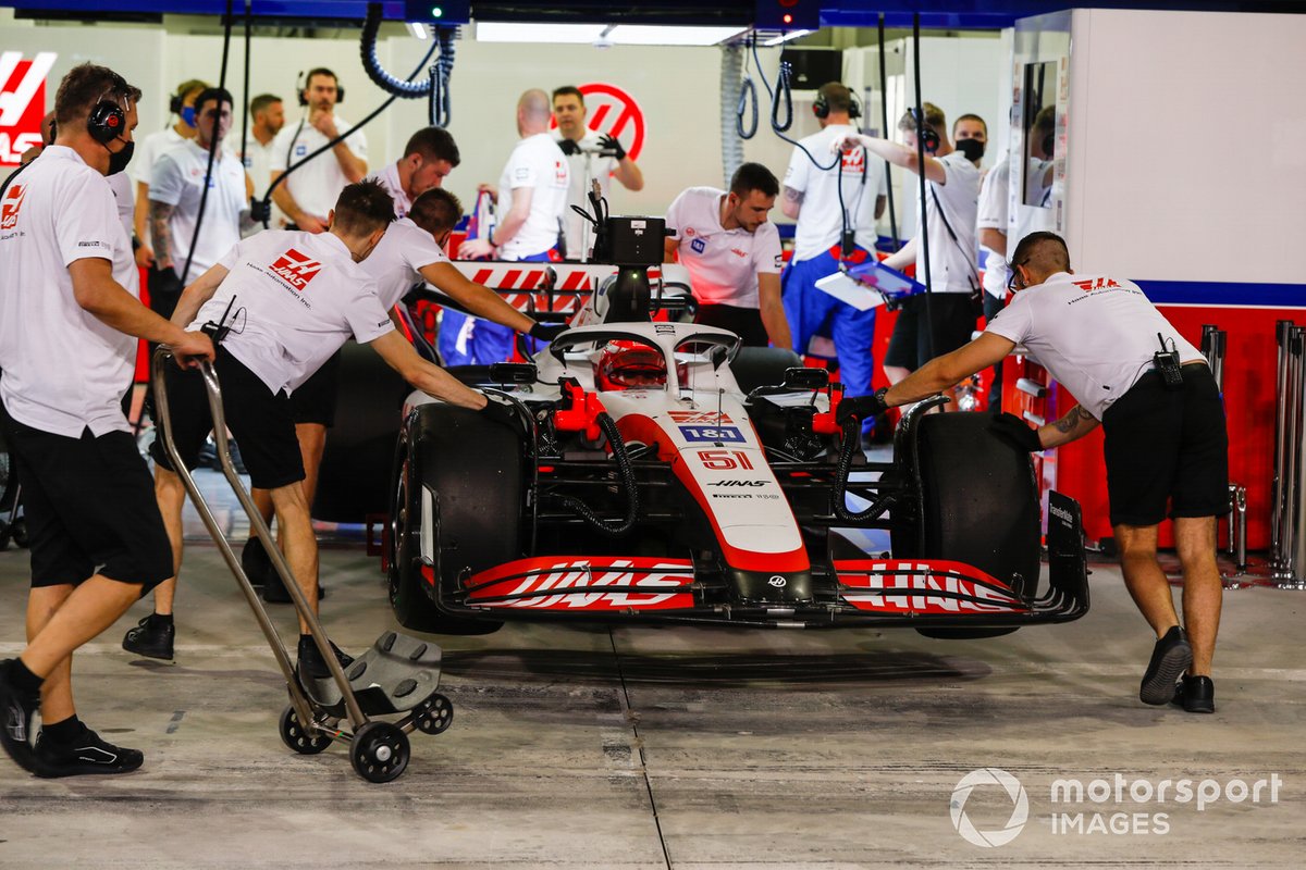 Pietro Fittipaldi, Haas VF-22, arrives in the pits