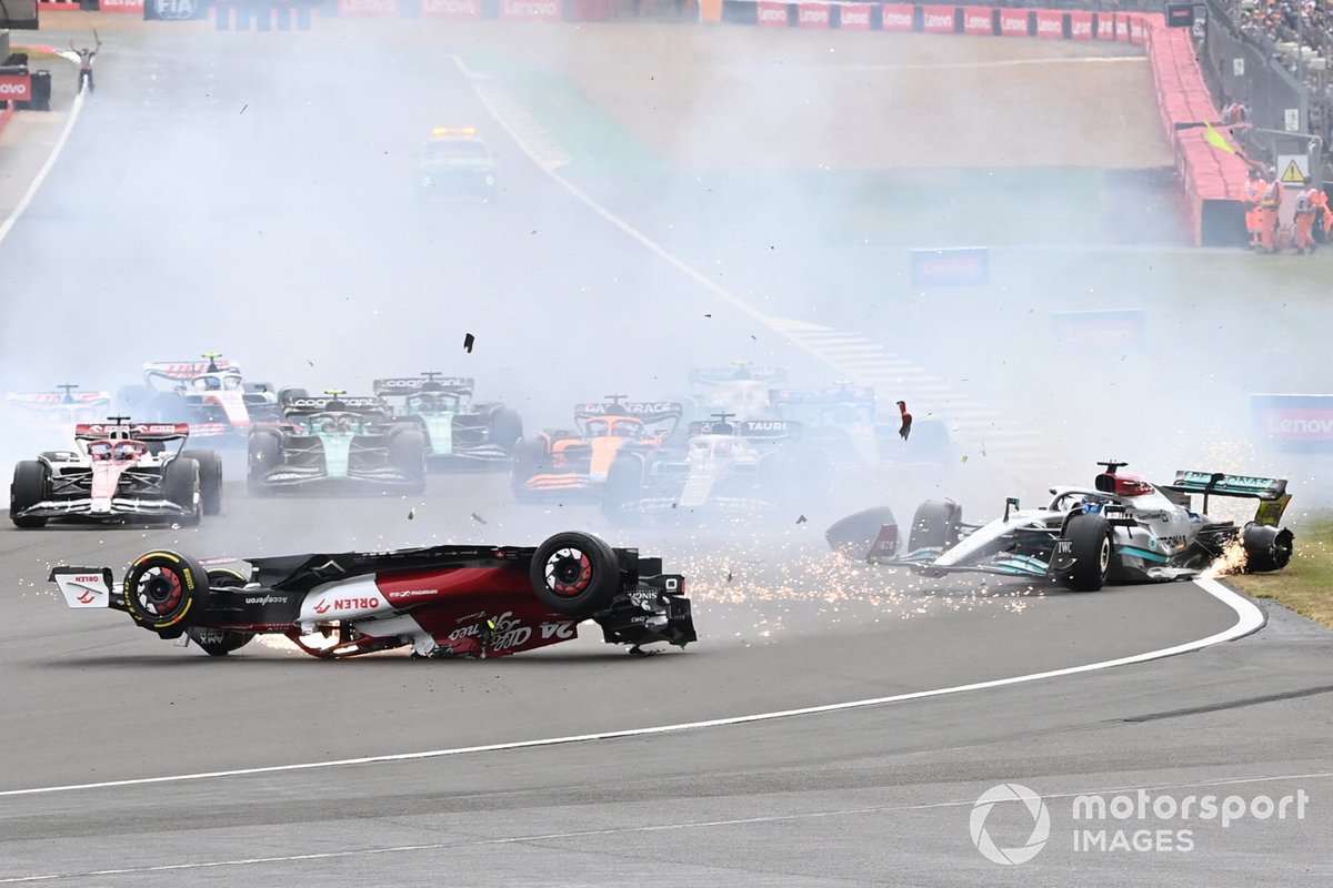 The accident involving Zhou Guanyu, Alfa Romeo C42, George Russell, Mercedes W13 at the start of the race