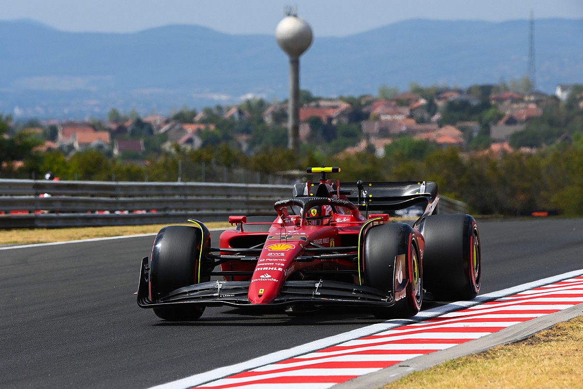 Sainz leads Verstappen in opening practice