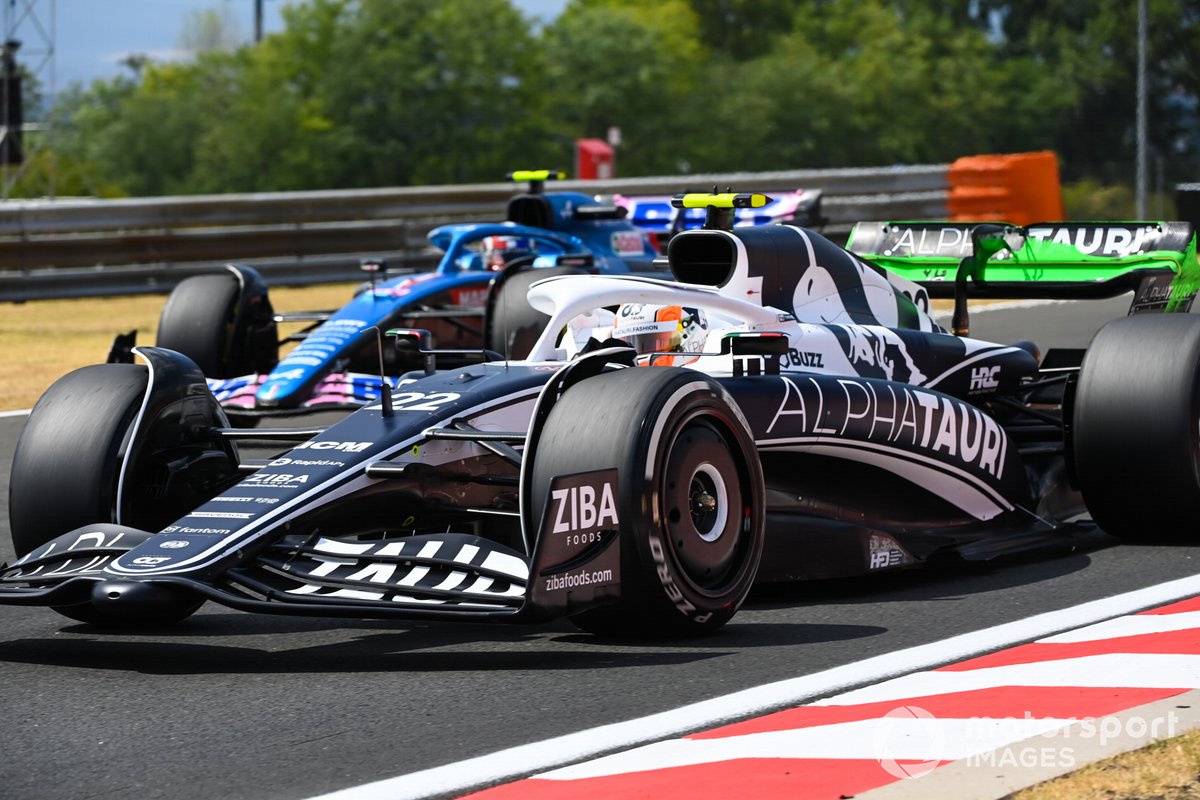 Yuki Tsunoda, AlphaTauri AT03, Esteban Ocon, Alpine A522