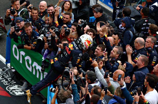 Oracle Red Bull Racing Hungarian GP race -From 10 to win -great performance from whole team