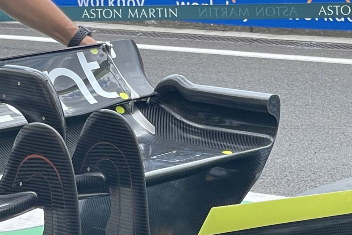 Aston Martin AMR22 rear wing endplate