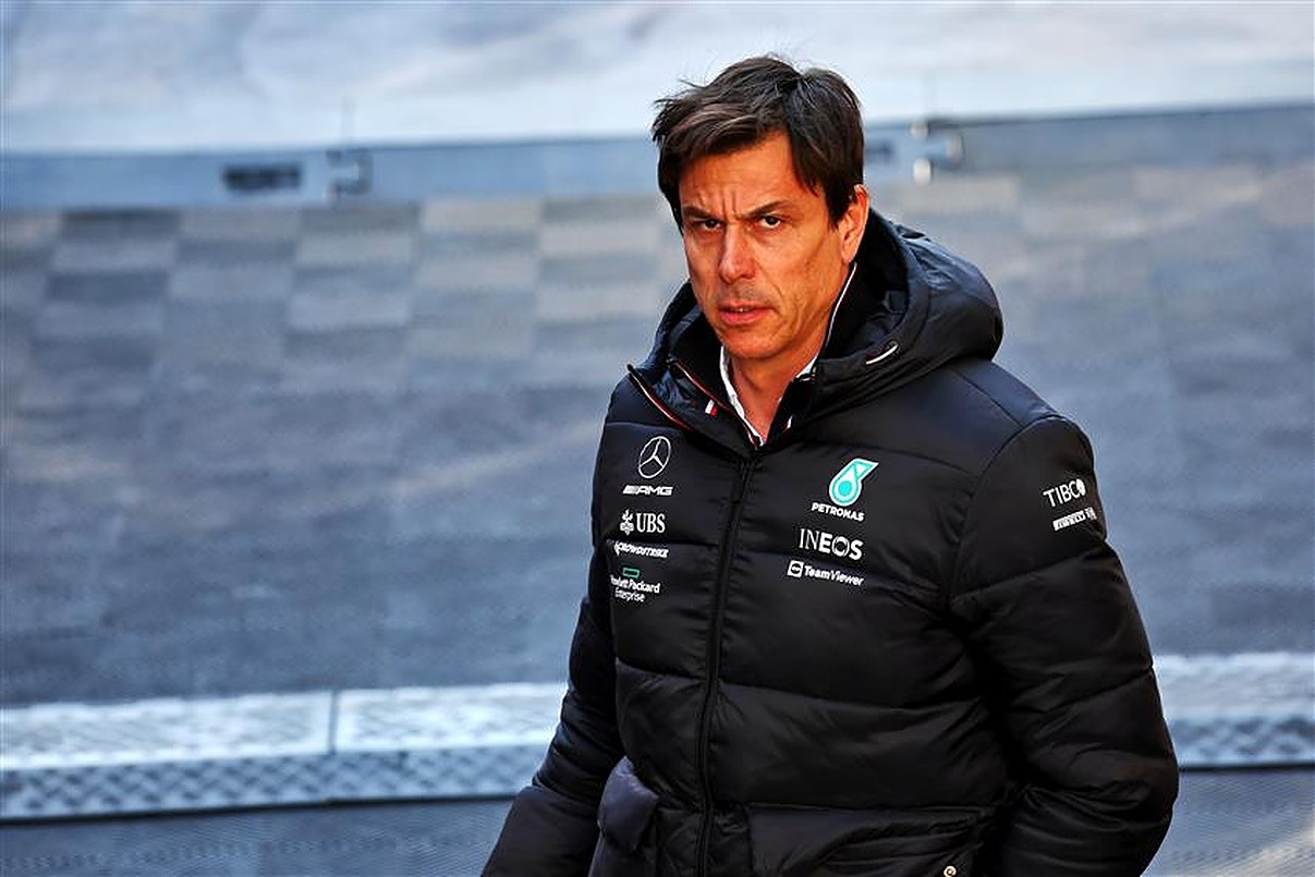 Toto Wolff accuses Mercedes employees of getting complacent as Daniel Ricciardo braced for F1 exit