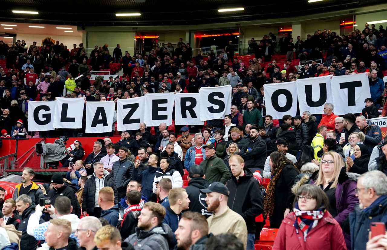 Manchester United fans are desperate to see the end of the Glazers era