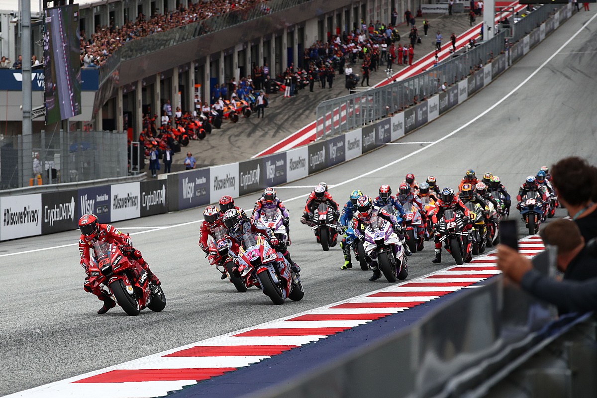Mercedes F1 star Russell thinks MotoGP is “bold” to not test sprint races first