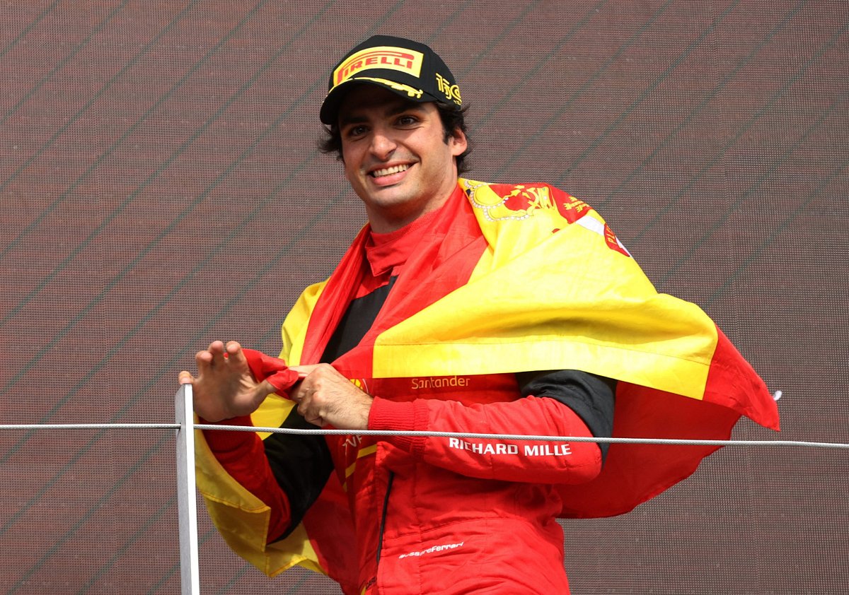 “He’s the Only Guy…”: Tiger Woods’ Name Sends Shivers Down Ferrari F1 Star Carlos Sainz’s Spine Due to This Fan-Boy Reason