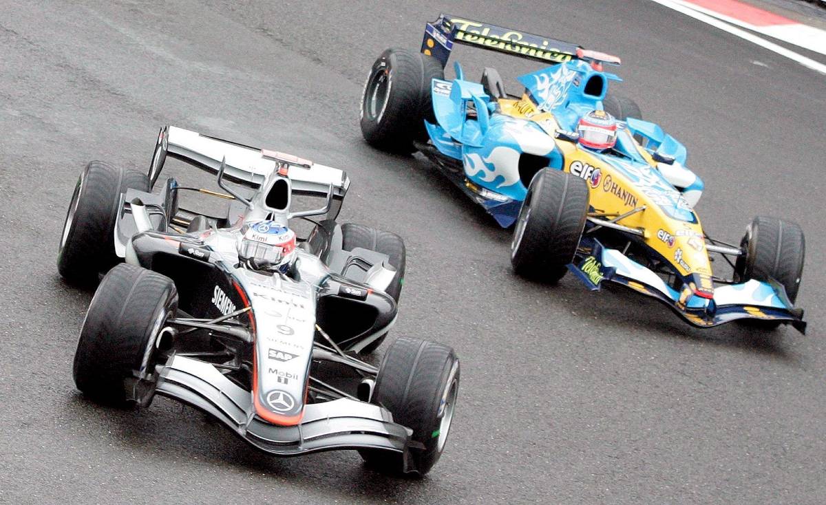 Kimi Raikkonen, McLaren, Fernando Alonso, Renault, 2005 Belgian Grand Prix