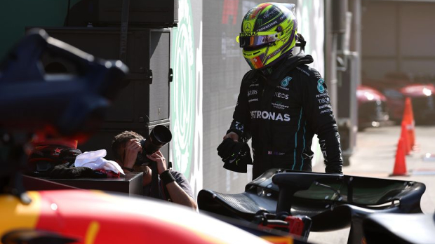 Hamilton and Mercedes “screwed” as Ferrari left in a “mess” – GPFans F1 Recap