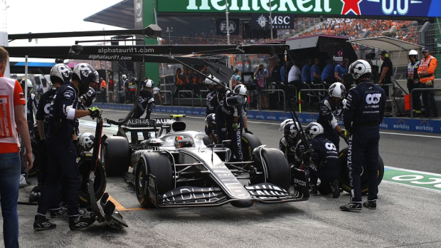 Hamilton and Mercedes “screwed” as Ferrari left in a “mess” – GPFans F1 Recap