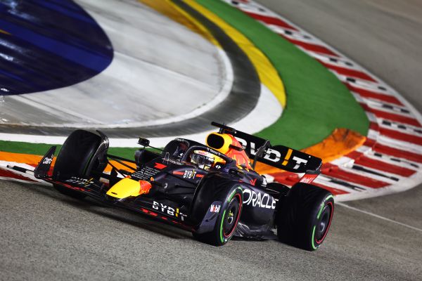 Oracle Red Bull Racing Signapore GP race – Victory for Sergio Perez