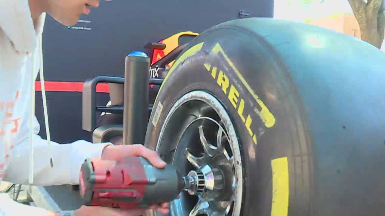 UT students try out mock pit stop to win F1 tickets