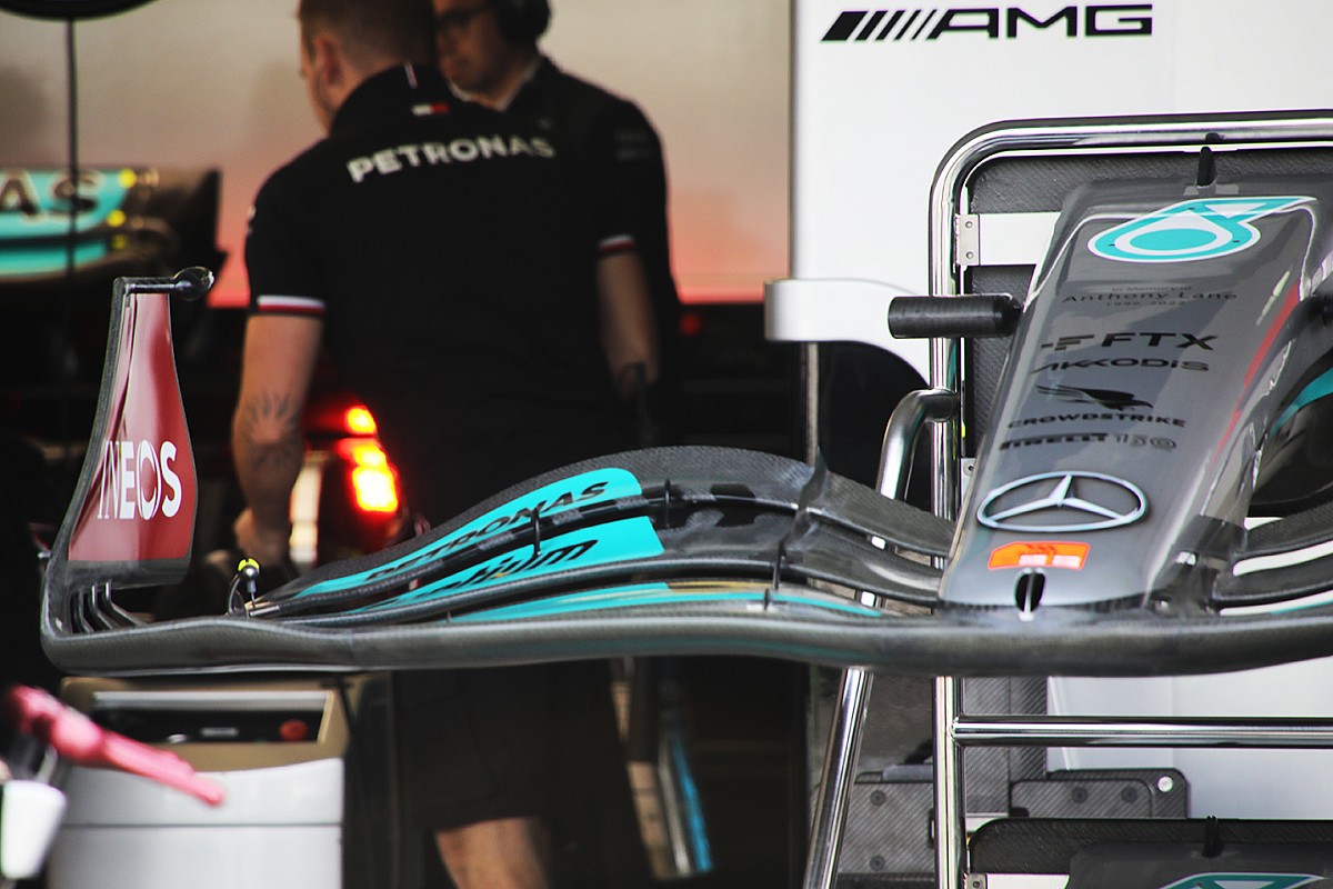 Mercedes tweaks new F1 front wing design