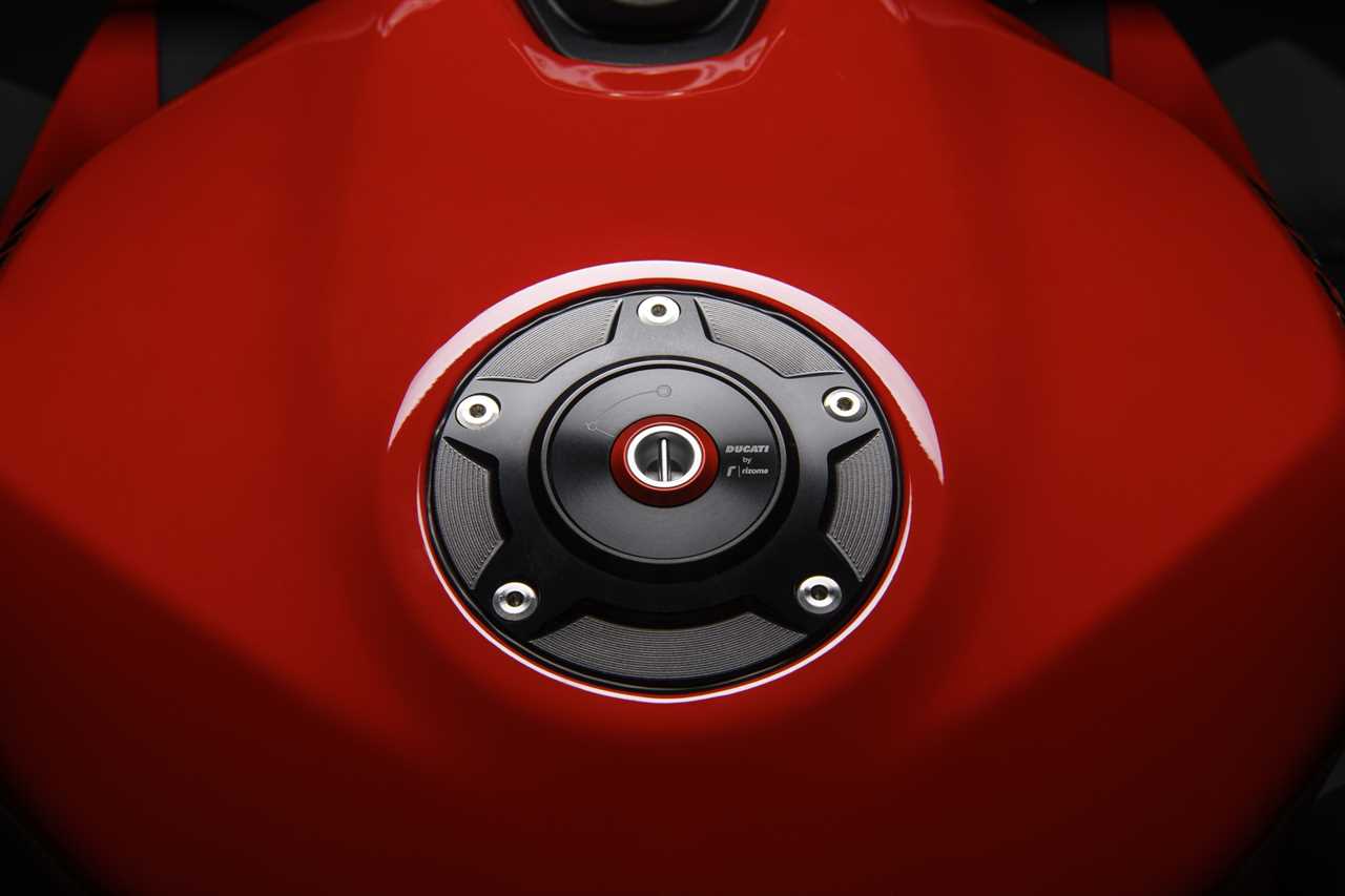 New Ducati efficiency accessories readied to improve the Streetfighter V2