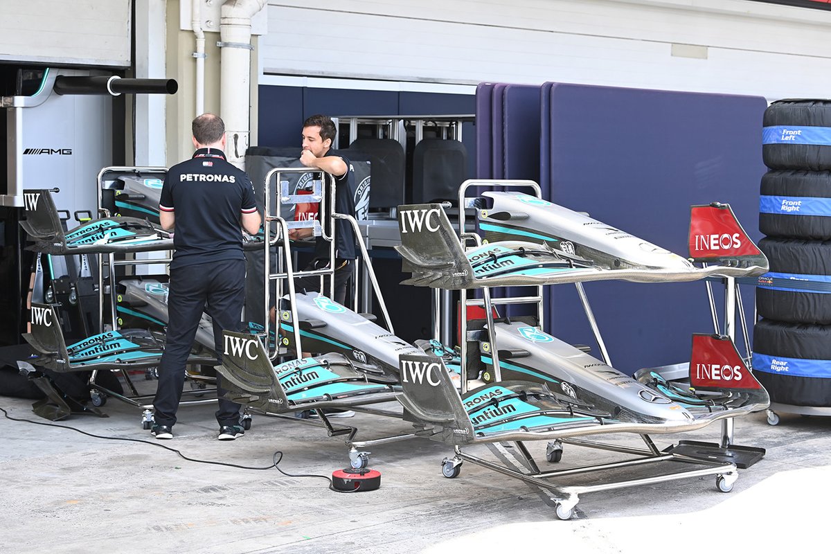 Mercedes W13 nose and front wing detail