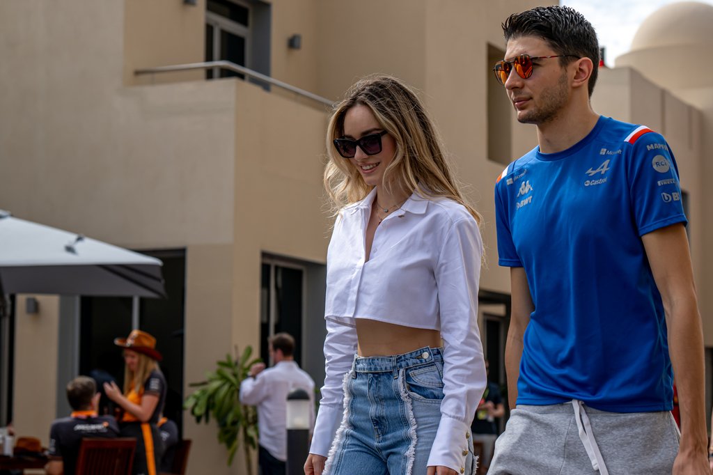 Esteban Ocon, Alpine F1 Team, with his partner Elena Berri 