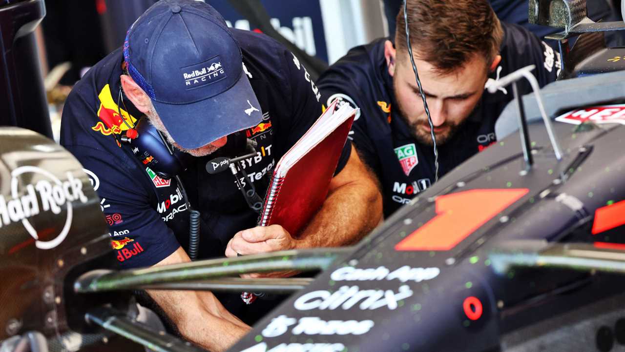 Adrian Newey tapes Max Verstappen's RB18. France July 2022