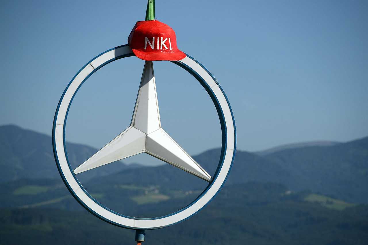 Mercedes honors F1 legend Niki Lauda with a special gesture
