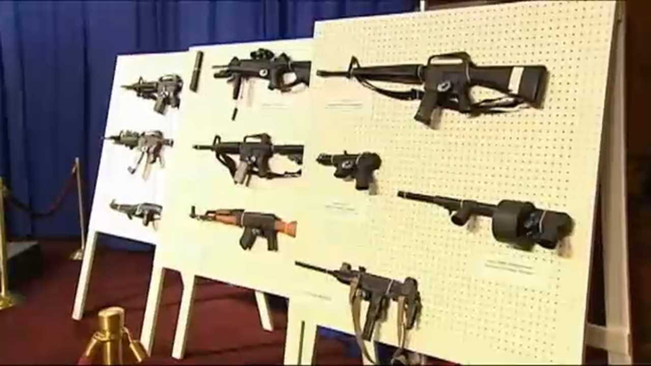 Illinois assault weapons ban 2022: Democratic lawmakers move ahead with plan to ban assault weapons, high-capacity magazines