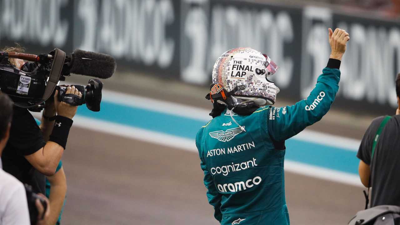 Sebastian Vettel waves to the crowd after his final race. Abu Dhabi November 2022