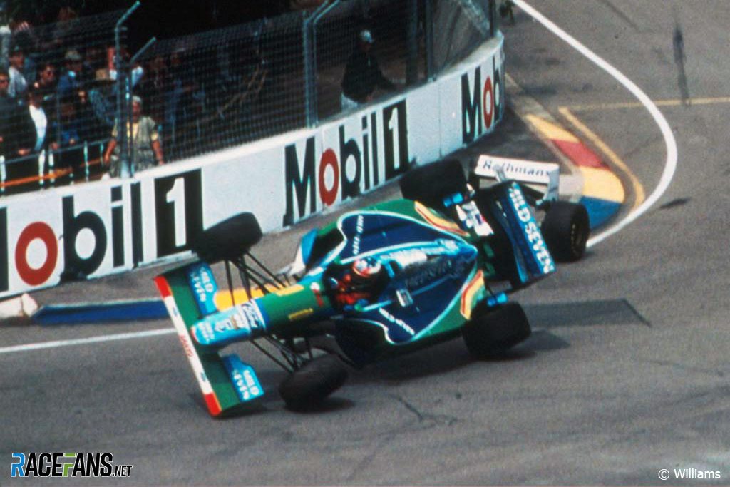 Michael Schumacher collides with Damon Hill, Adelaide, 1994