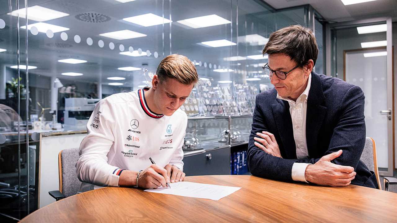 Mick Schumacher signs Mercedes reserve driver contract. December 2022