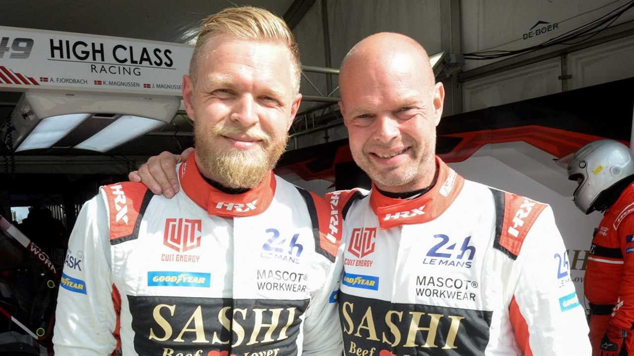 Kevin Magnussen alongside his father Jan Magnussen. Abu Dhabi, December 2022.