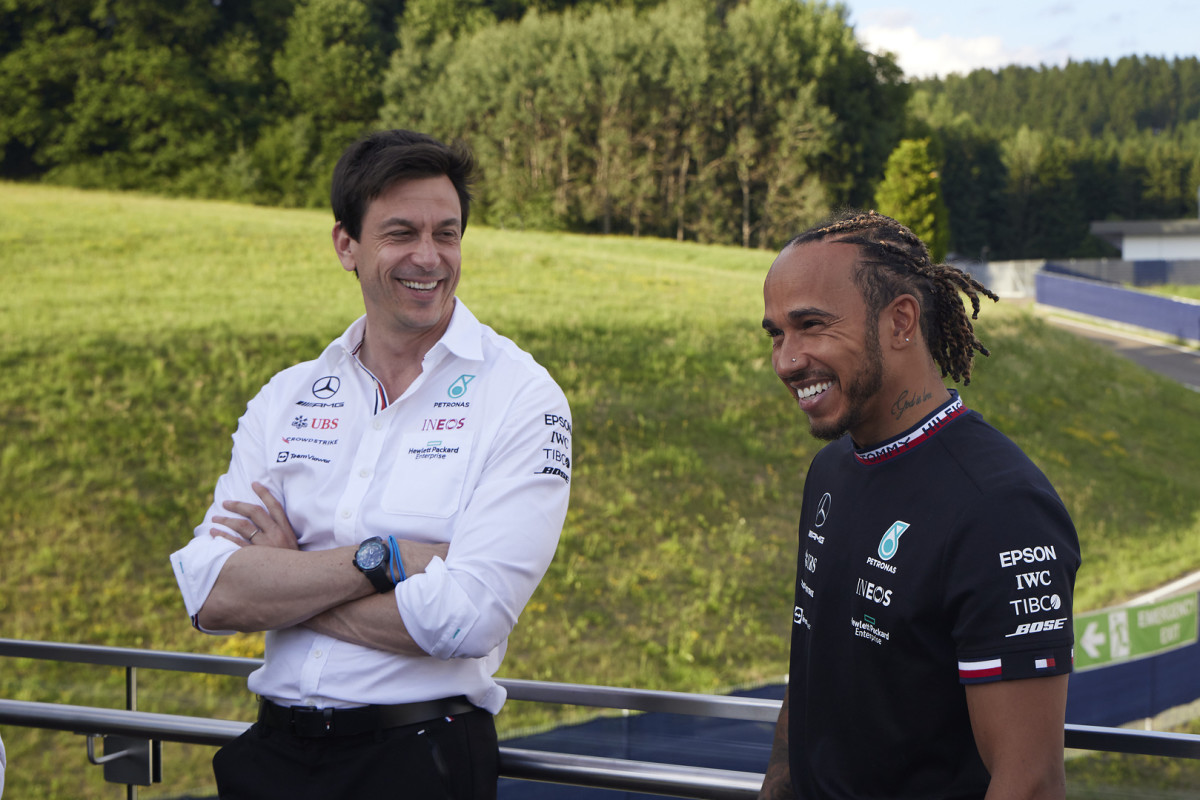 F1 News: Mercedes Shoot Down Lewis Hamilton Contract Rumors - F1 Briefings