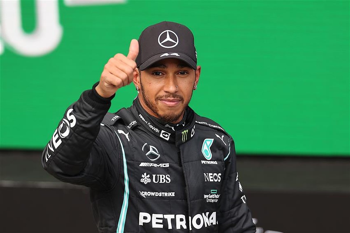 Mercedes dismiss 'wild' Lewis Hamilton rumour