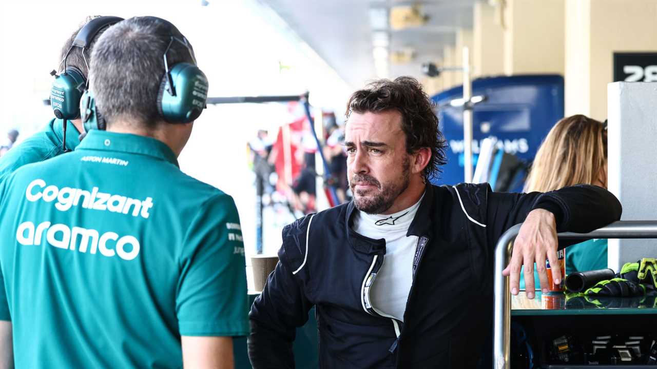 A calm relaxed Fernando Alonso speaking with Aston Martin. Abu Dhabi November 2022