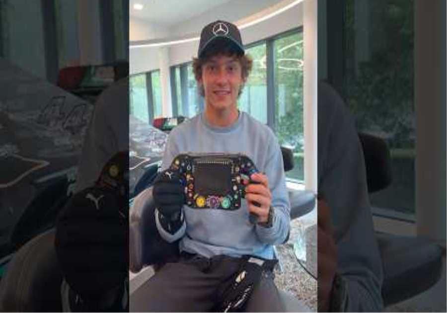 Kimi Finally Gets the Gloves and Steering Wheel 🎁😉