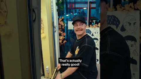 Valtteri gets a 60s caricature done in Seoul 🎨👀 #f1 #formula1 #mercedesf1