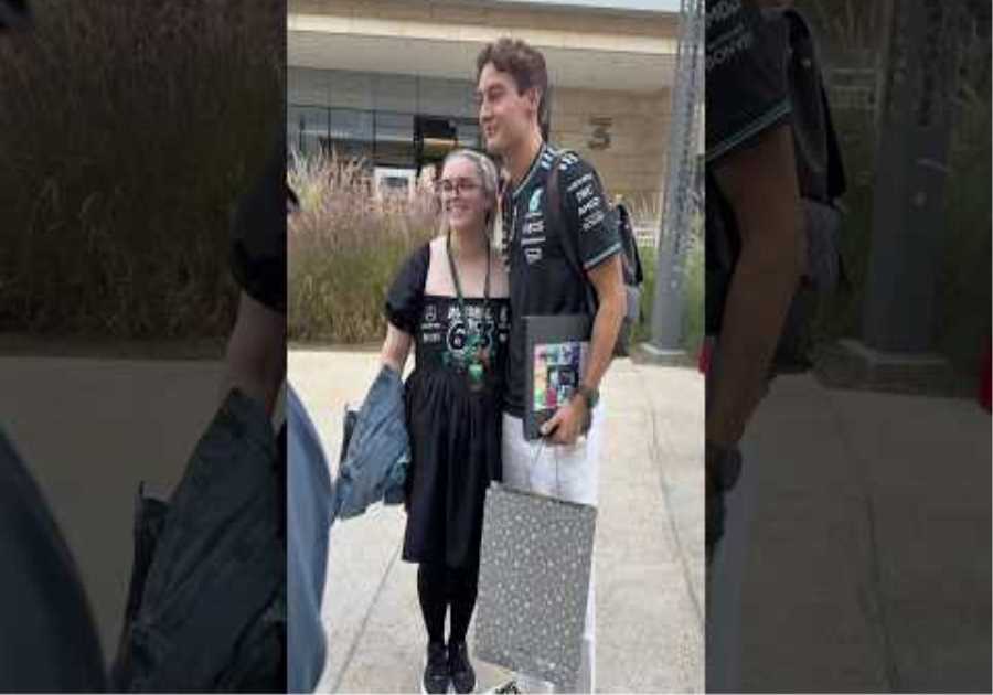 This fan gave George a book with messages from over 150 fans!