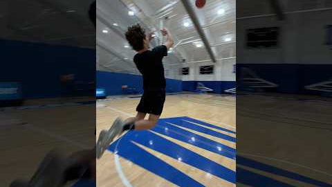 Nothing but net Kimi 🥵 Getting a sweat on with Gatorade 💪 #mercedes #f1 #kimiantonelli