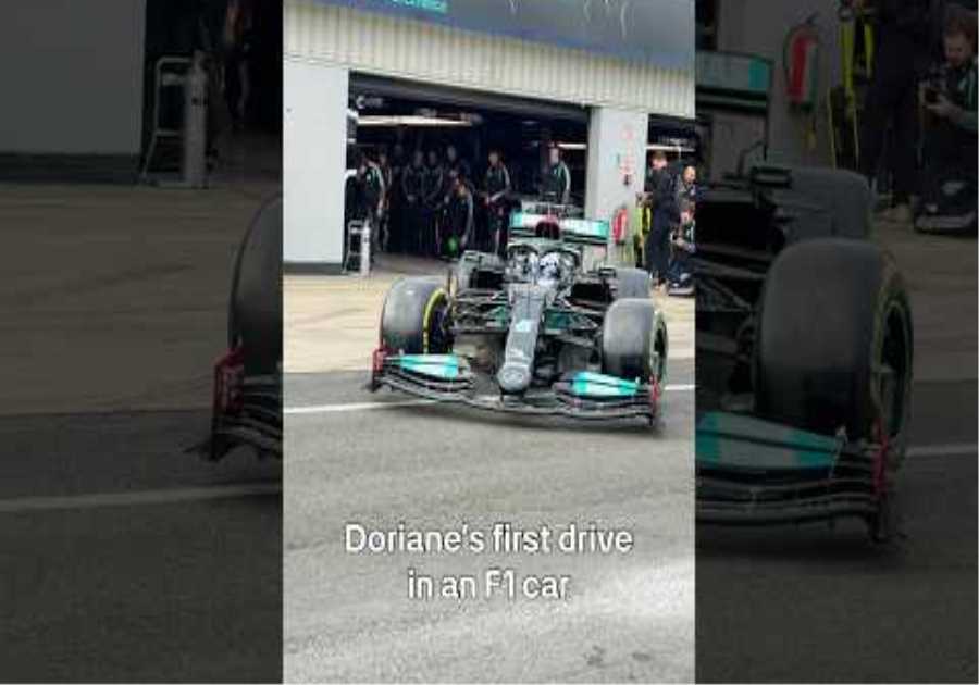 Doriane drives an F1 car for the first time! 😍😍 #f1 #formula1 #mercedesf1