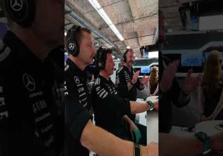An unbelievable lap to take pole by Kimi. We think the Boss enjoyed that one! 👏👏👏 #mercedesf1 #usagp