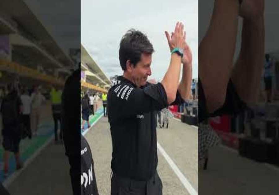 The Boss wasn't going to miss a chance to give back to our fans 🫶 #mercedesf1 #totowolff #f1shorts